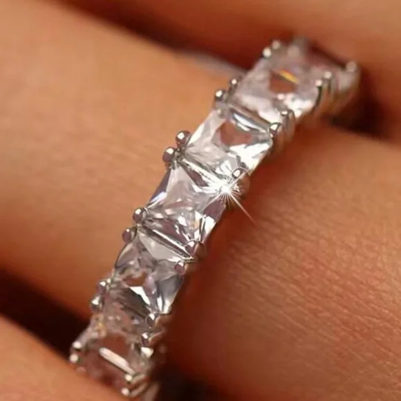 Elegant Ellipse Ring - Picture 2 of 3